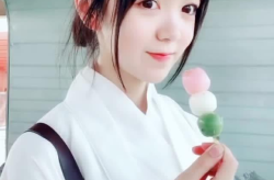 上班吃东西的小姐姐头像,上班小姐姐的美食时光