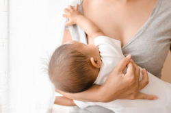 扒掉乳罩  露出奶头吸乳男男,扒掉乳罩，奶头吸乳，男生竟成主角？