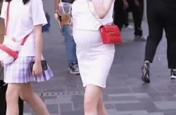 怀孕的小姐姐穿凉鞋视频,准妈妈凉鞋穿搭，展现孕期优雅风采